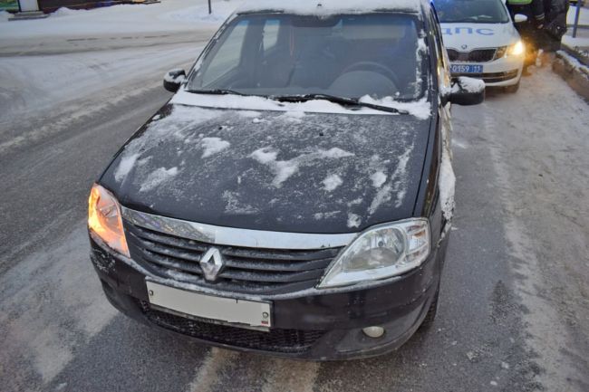 В Ухте водитель Renault Logan сбил женщину на проспекте Ленина
