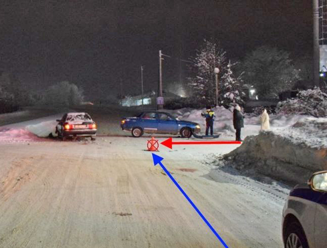  Ухте возле АЗС на Вокзальной улице столкнулись ВАЗ и Audi